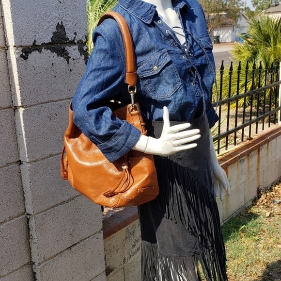 COLE HAAN BUCKET‎ PURSE - Picture 1 of 8